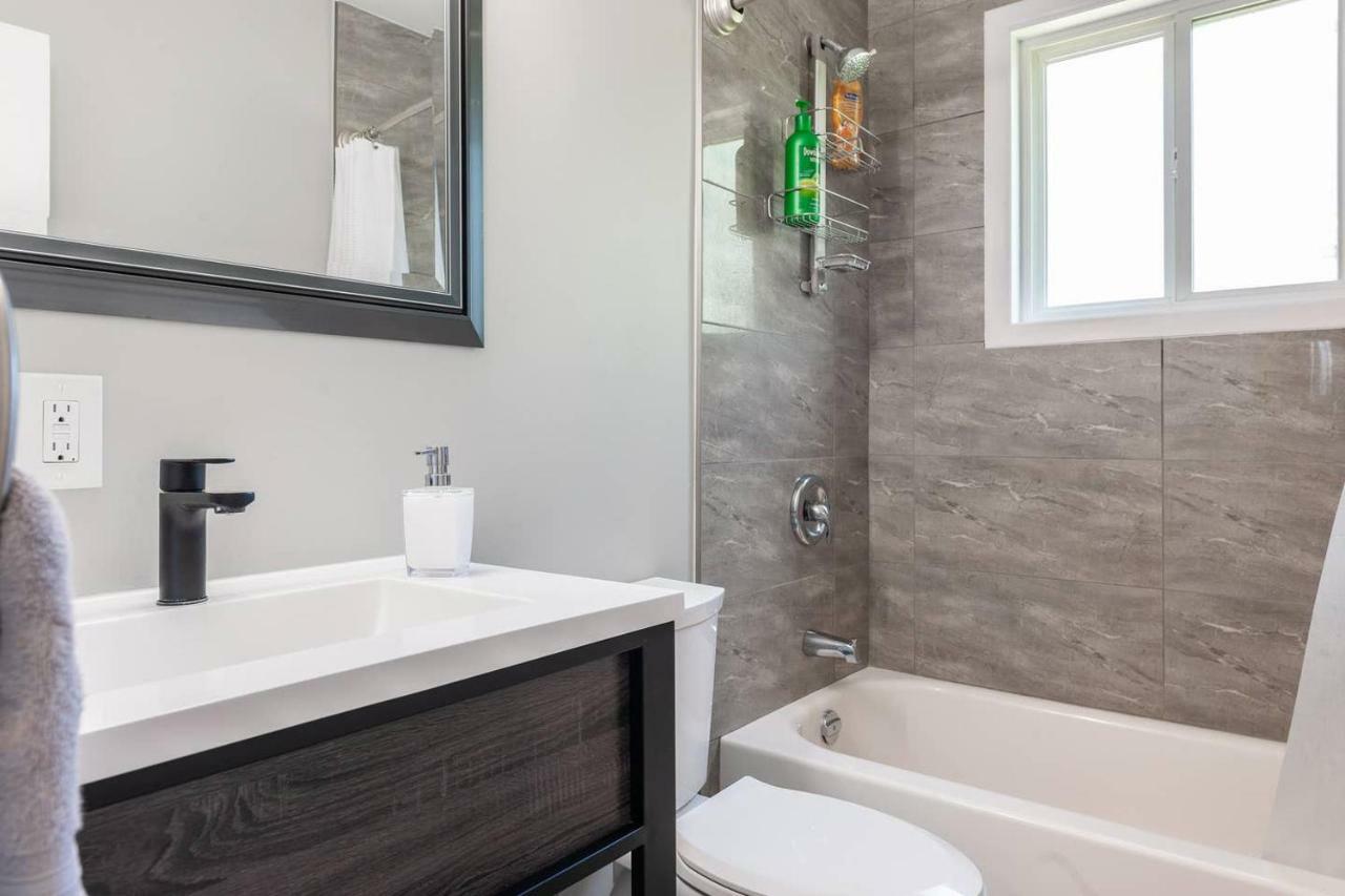 Entire 2 Bedroom Apartment Uptown Waterloo - E2 Exterior photo