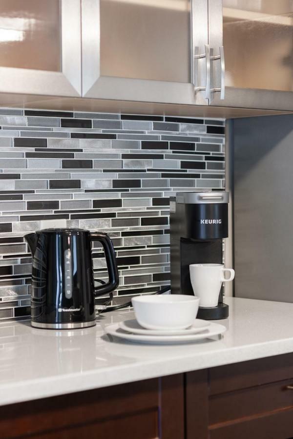 Entire 2 Bedroom Apartment Uptown Waterloo - E2 Exterior photo